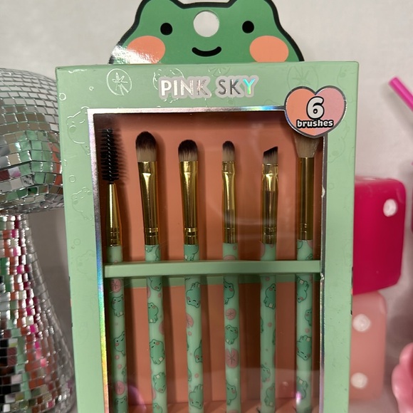 Pink Sky Frog 6 Eye Brush Collection - Picture 4 of 4